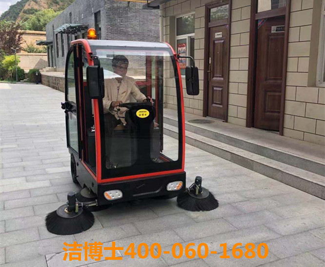 潔博士駕駛掃地機(jī)，洗地機(jī)客戶案例-牡丹江鏡鵬會展服務(wù)有限公司